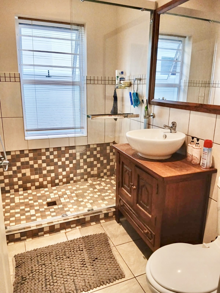 2 Bedroom Property for Sale in Sandbaai Western Cape